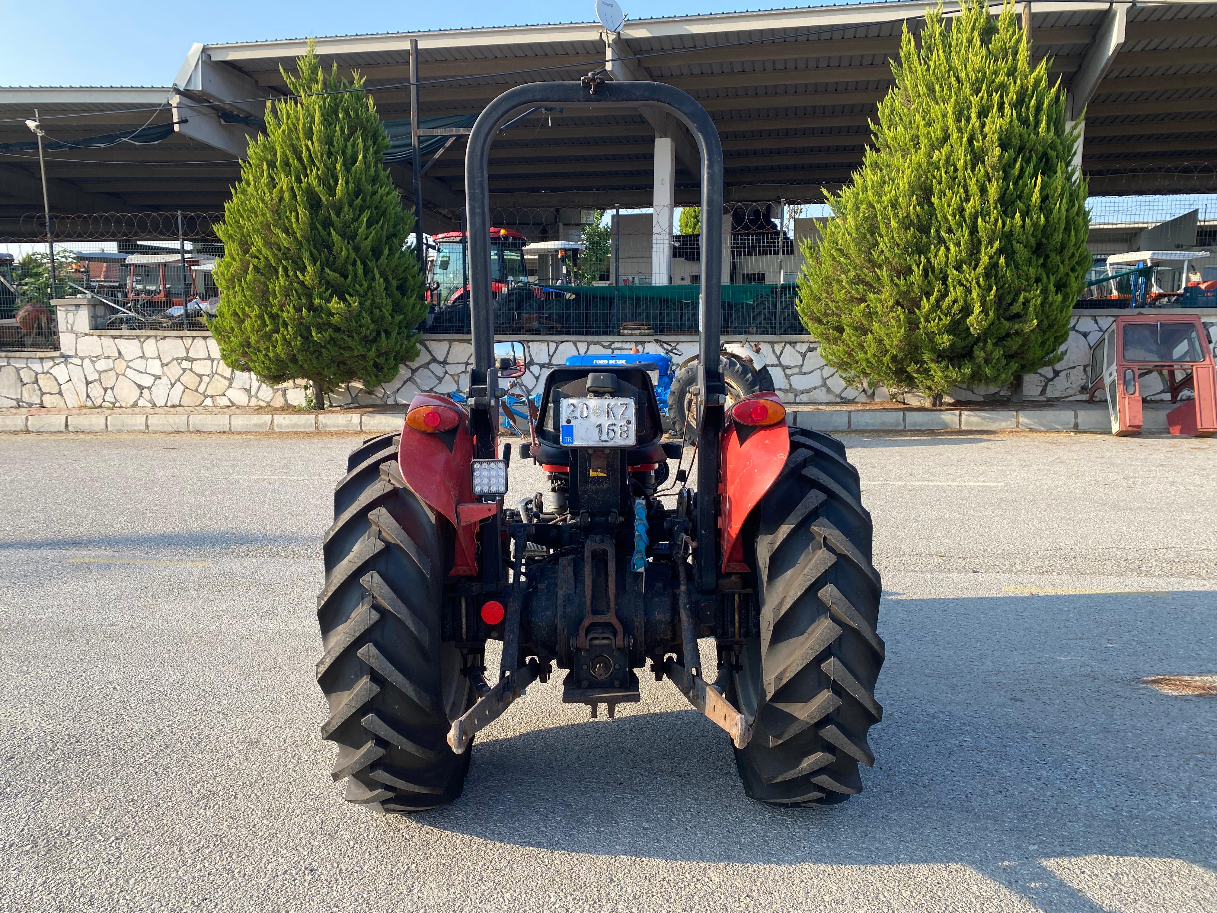 2004 240 Massey İç Görünüm